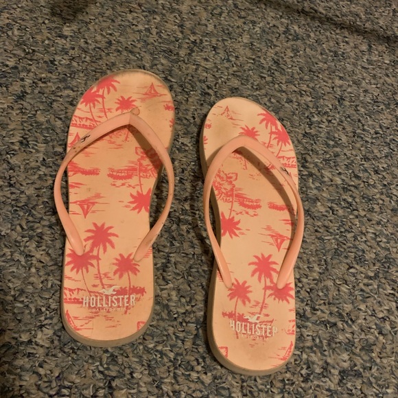 Size 8 Hollister flip flops - Picture 3 of 3